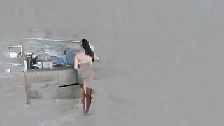 Fidanzata italiana bionda scopata sul tavolo in cucina gode e squirta