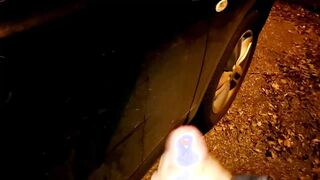 Carsex italiano moglie puttana lo succhia in auto davanti al guardone