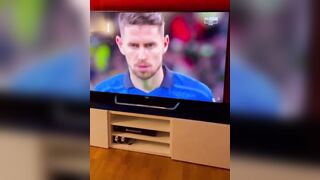 Italia segna il rigore della vittora e il fidanzato l sbatte il cazzo sulla faccia