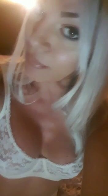 La bella trans italiana Noemi Blonde