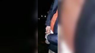 Moglie italiana succhia i cazzi di anziani sconosciuti al parco di Lambrate