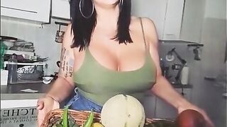 Marika Fruscio calda napoletana