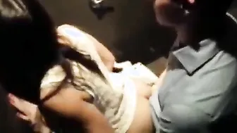 GRANDE ROCCO TI STIMO - Fidanzati italiani scopano nel bagno della discoteca