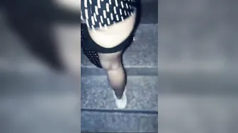 Mila sulle scale video porno su ItPornIt