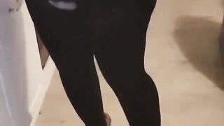 Vi piacerebbe spaccarle il culone?