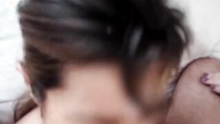 Giovane fidanzata sborrata in faccia in primo piano