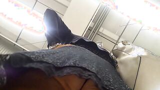 Upskirt Milf itlaiana con bel culona spiata sotto la gonna