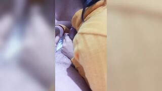 Pompino amatoriale con fidanzata timida ripresa col cellulare