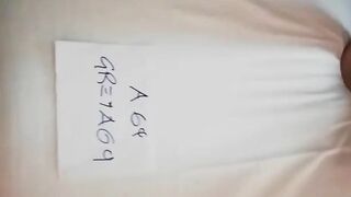 Nuovo amico per mia moglie che la masturba e la fa squirtare