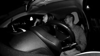 Devo andare a casa è tardi...Ancora 5 minuti e... se la scopa al primo appuntamento