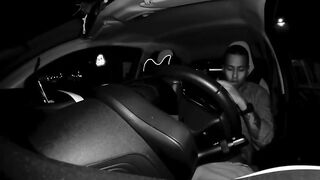 Devo andare a casa è tardi...Ancora 5 minuti e... se la scopa al primo appuntamento