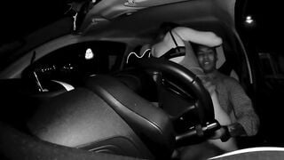 Devo andare a casa è tardi...Ancora 5 minuti e... se la scopa al primo appuntamento