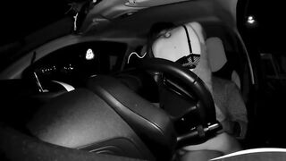 Devo andare a casa è tardi...Ancora 5 minuti e... se la scopa al primo appuntamento