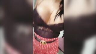 Video Denise B. Ristorante Pecora Nera Pescara mostra tette e culo