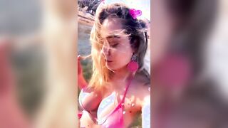 Paola Saulino napoletana fica in bikini al mare
