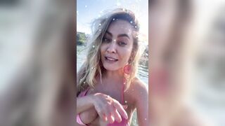 Paola Saulino napoletana fica in bikini al mare