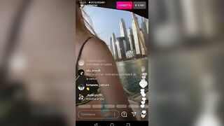 Roberryc mostra il culo in barca a dubai