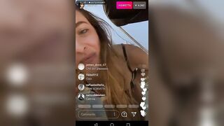 Roberryc mostra il culo in barca a dubai