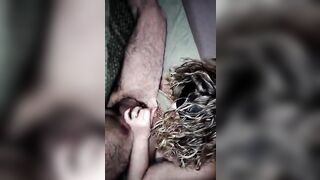 Filmino cuckold con moglie troia che spompina bull in un bel sessantanove