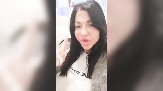 Marilena Di Stilio - SOno in un bagno pubblico e non indosso slip e reggiseno