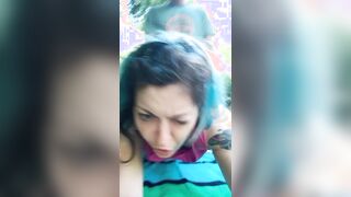 Italiana scopata a pecorina nel parco si riprende col cellulare