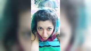 Italiana scopata a pecorina nel parco si riprende col cellulare