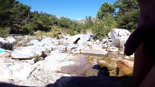 Esibizionismo al fiume giovane coppia italiana esibizionista