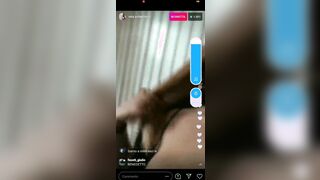 Mia esce le tettone su Periscope