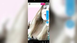 Mia esce le tettone su Periscope