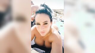 Sara Piras in spiaggia video TikTok