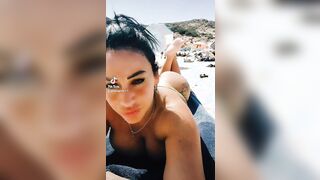 Sara Piras in spiaggia video TikTok