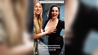 Taylor Mega palpa le tettone di una maggiorata prima della diretta