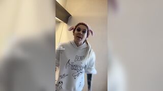 Fai l'uomo dai e mettimelo in gola