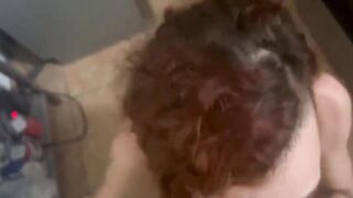 SUCCHIA BENE TROIA - Pompino veloce fidanzata sborrata in bocca POV