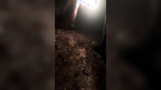 Moglie usata da guardoni in un parcheggio