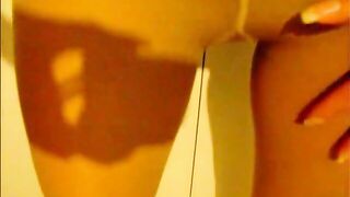 Moglie con calze in nylon fa la porca