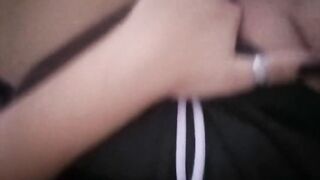 Ragazza mora tettona si masturba