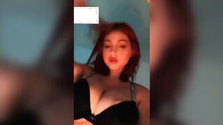 Teen rossa tettona le esce