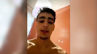 Il rapper italiano Villabanks si fa fare un pompino da amica