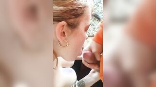 Pompino all'amico di mio marito che mi sborra le tettone