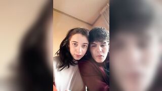 Ragazza italiana del 2003 fa un pompino al suo ragazzo