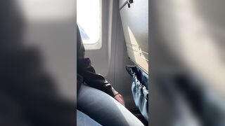 Flash tette e fica in aereo