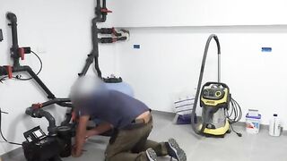 SBORRAMI NEL CULO - Milf italiana esibizionista scopa con l'idraulico