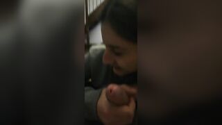 Teen napoletana usa il cazzo come microfono