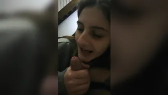 Teen napoletana usa il cazzo come microfono