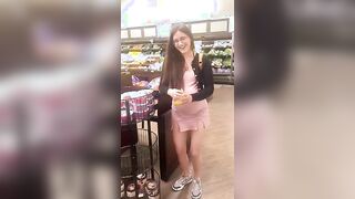 Si masturba con la banana al supermercato