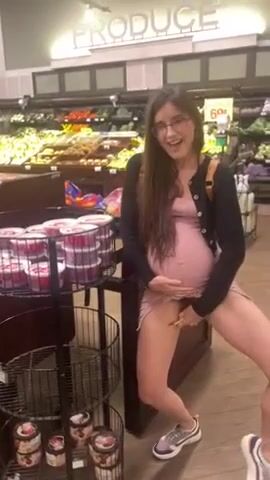 Si masturba con la banana al supermercato