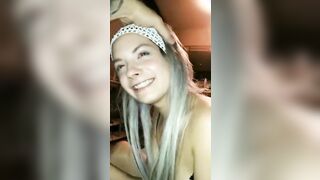 Diciottenne inesperta lo succhia al suo fidanzatino