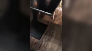 Ragazze italiane fanno le zoccolette al risorante