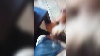 Geme e squirta prendendo il cazzo nel culo